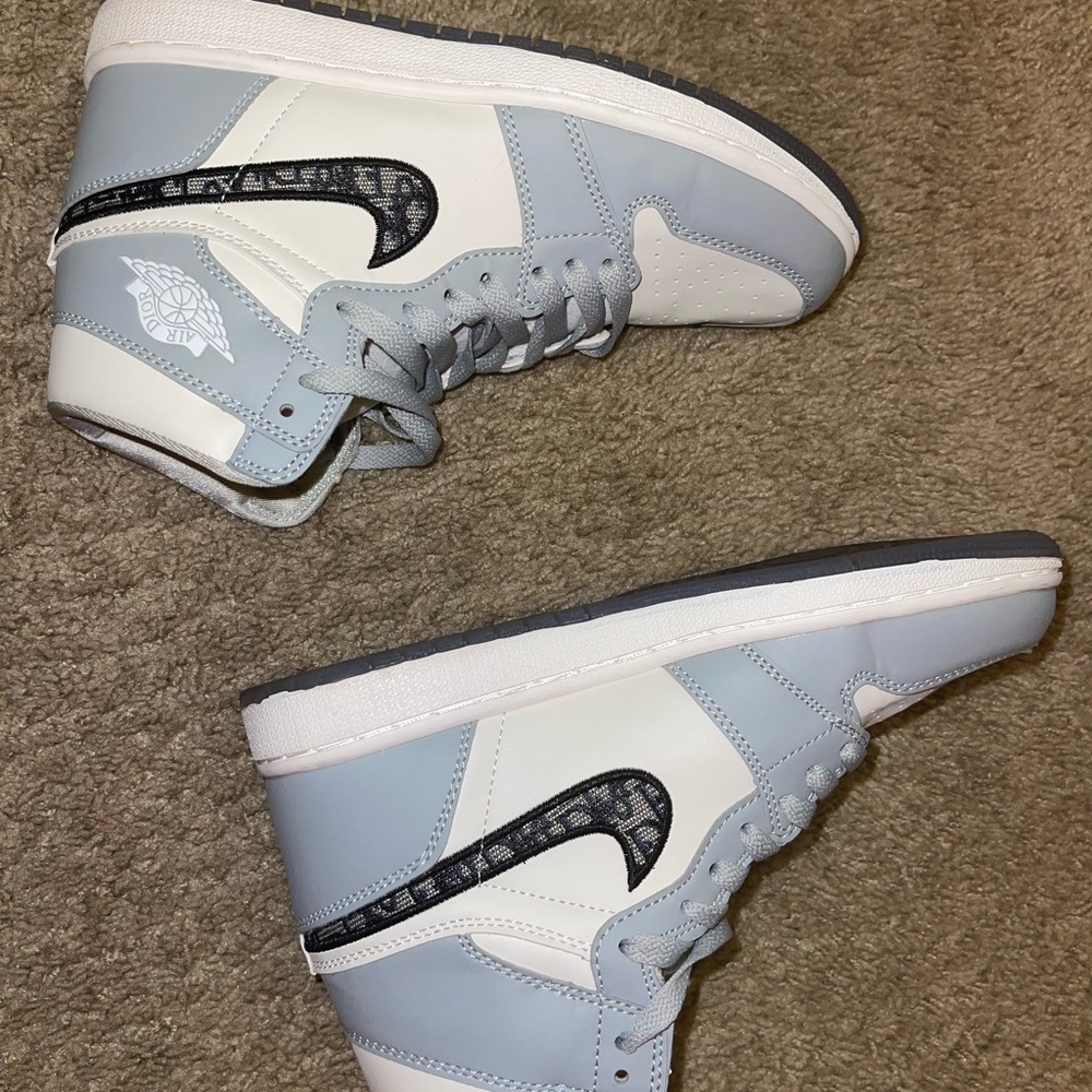 Worn once, perfect condition (look alikes not real Dior)